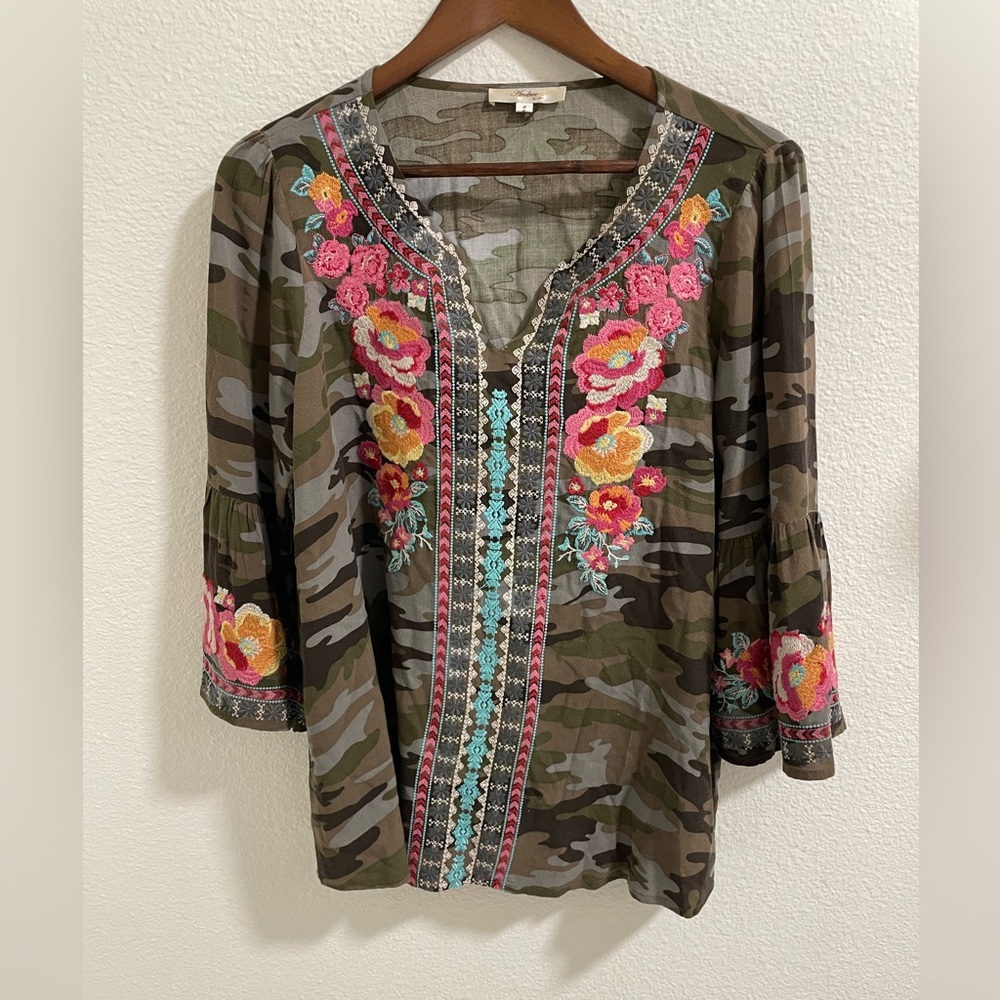 ANDREE BY UNIT Floral Embroidered Camouflage Blouse